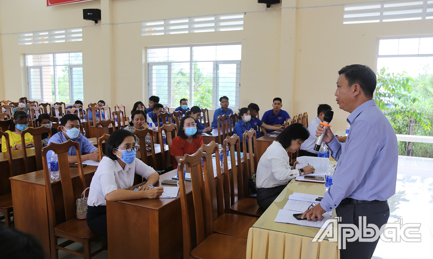 Ts Lê Quang Khôi chia sẽ tại hội thảo.