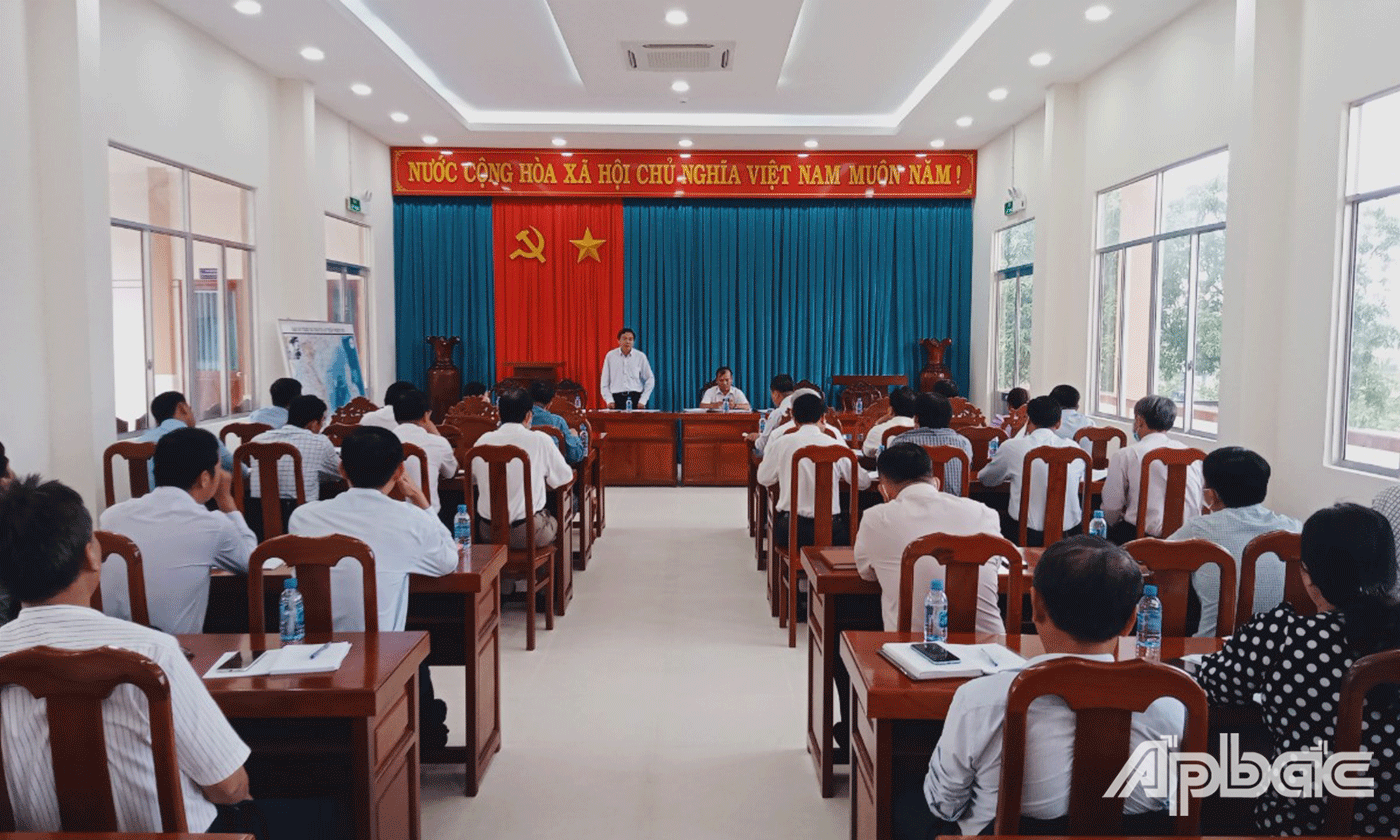 Quang cảnh buổi làm việc Văn phòng Điều phối Chương trình mục tiêu Quốc gia xây dựng nông thôn mới tỉnh Tiền Giang 