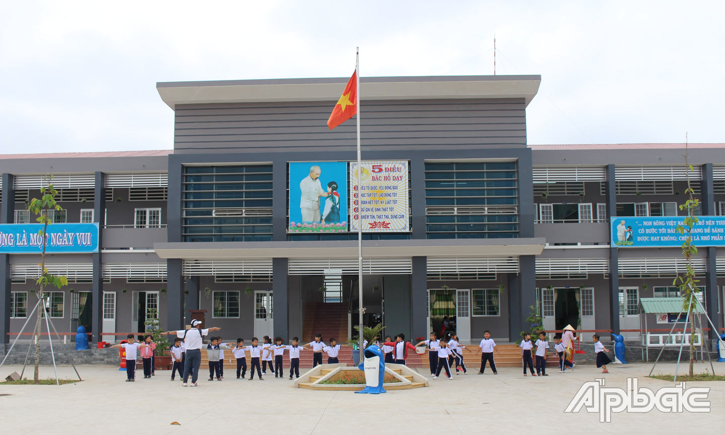 Trường Tiểu học Tân Lập 1, huyện Tân Phước đạt chuẩn trường “Xanh - sạch - đẹp”.