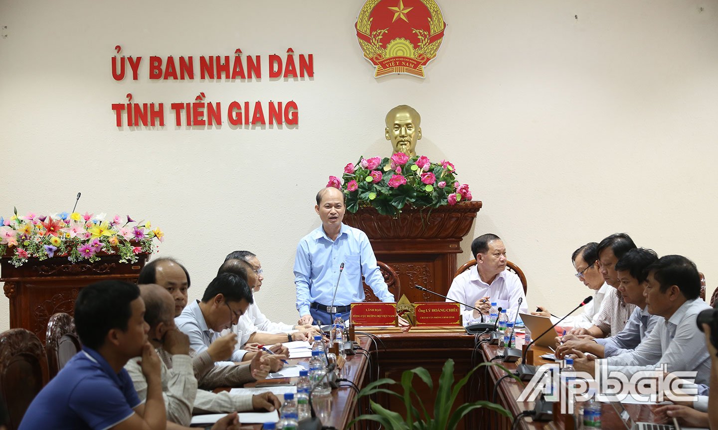 Đại diện Cục Đường bộ Việt Nam phát biểu ý kiến.