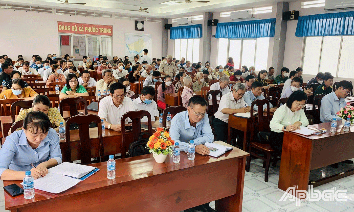 Quang cảnh buổi tiếp xúc cử tri tại huyện Gò Công Đông, tỉnh Tiền Giang