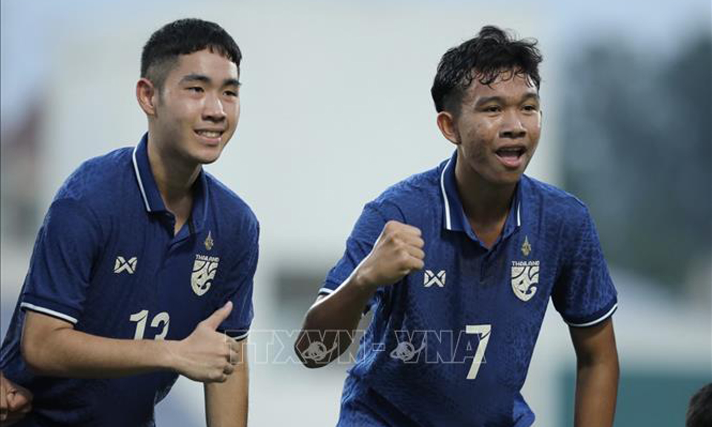 Cầu thủ Thanakrit (số 7, Thái Lan) ghi bàn thắng ở phút thứ 79, nâng tỷ số lên 3-0 cho U17 Thái Lan. Ảnh: Minh Quyết/TTXVN