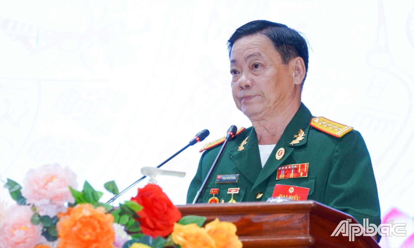 Đại tá Phan Hùng Mãnh, Ủy viên Ban Chấp hành Hội Cựu chiến binh Việt Nam, Chủ tịch Hội Cựu chiến binh tỉnh Tiền Giang khóa VI phát biểu tại phiên họp trù bị Đại hội. 