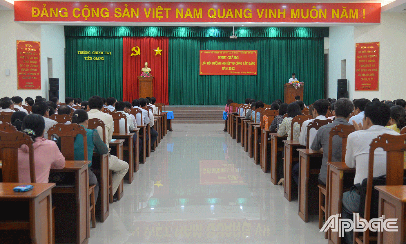 Quang cảnh lớp bồi dưỡng.