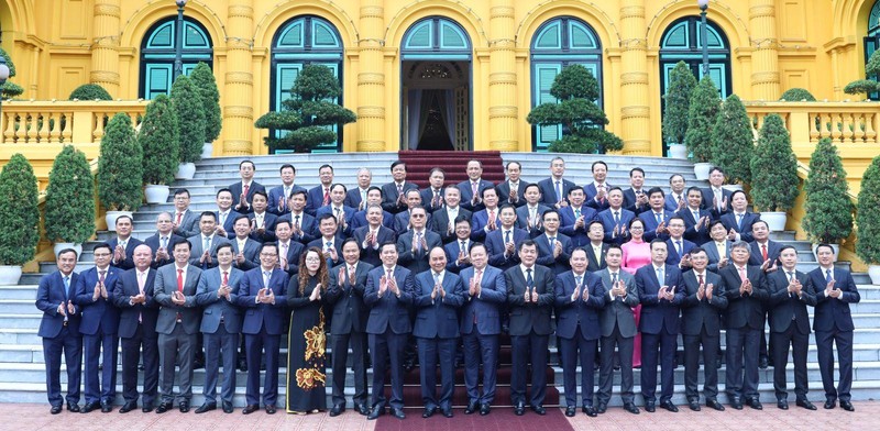 President Nguyen Xuan Phuc and delegates pose for a group photo. (Photo: VNA).