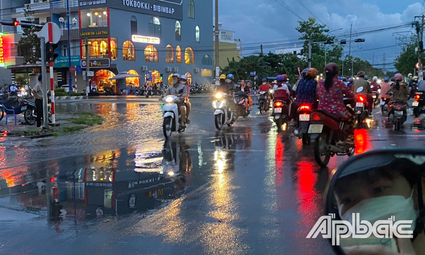 Vị trí ngã tư Hùng Vương là đoạn đường bị ngập nặng nhất.