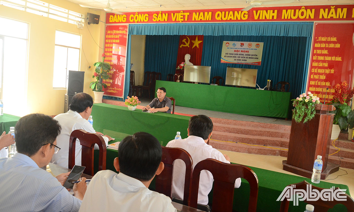 Quang cảnh buổi làm việc.