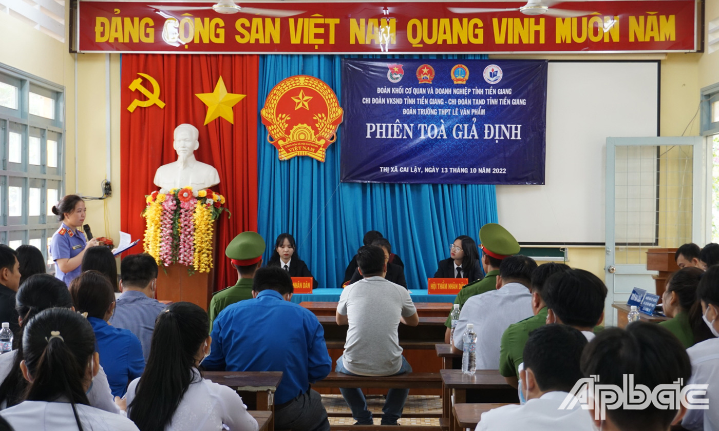 Phiên tòa thu hút nhiều đoàn viên, thanh niên, tham gia