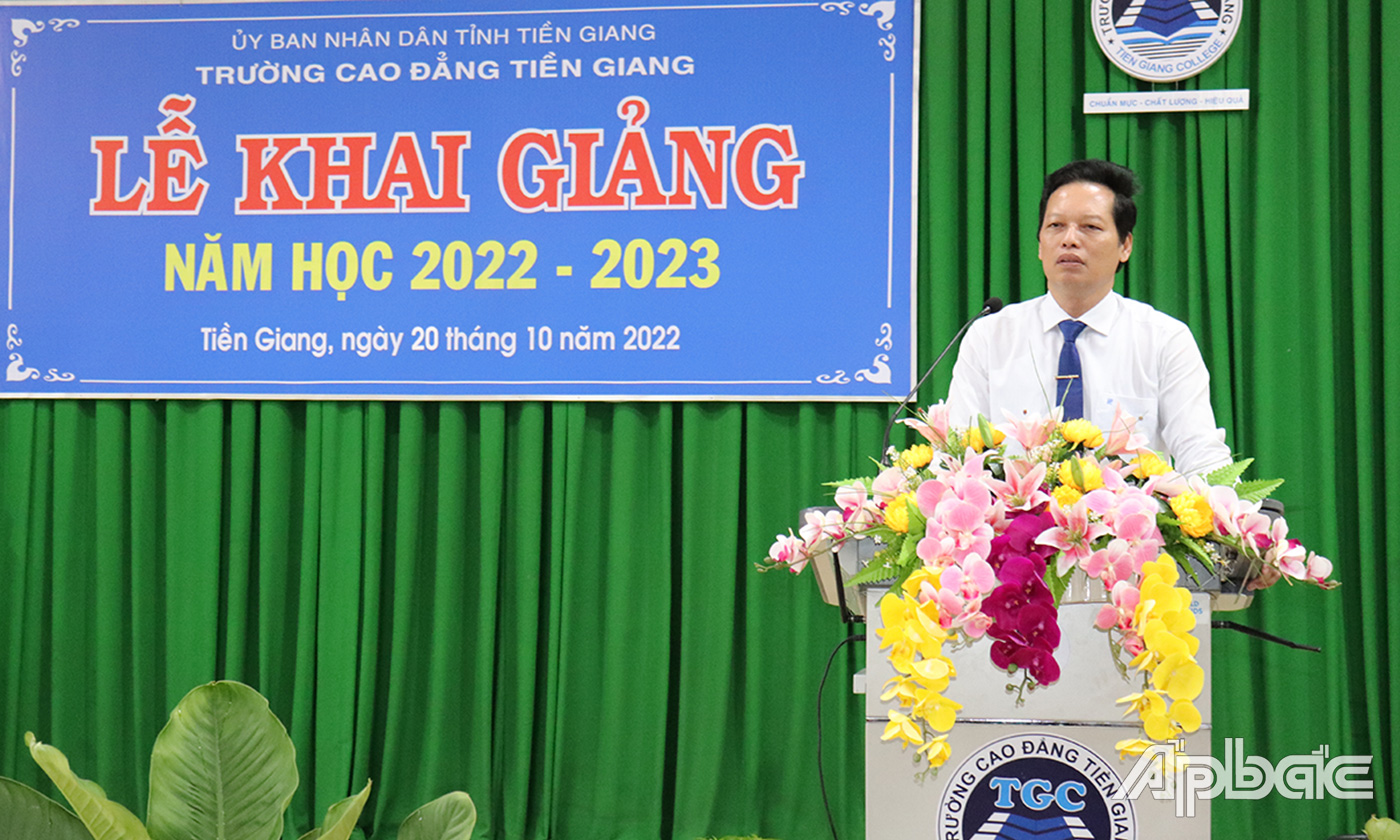 Đồng chí Nguyễn Thành Diệu, Tỉnh ủy viên, Phó Chủ tịch UBND tỉnh Tiền Giang phát biểu tại lễ khai giảng.