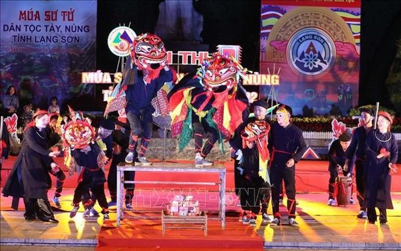 A lion dance performance at the closing ceremony (Photo: VNA).