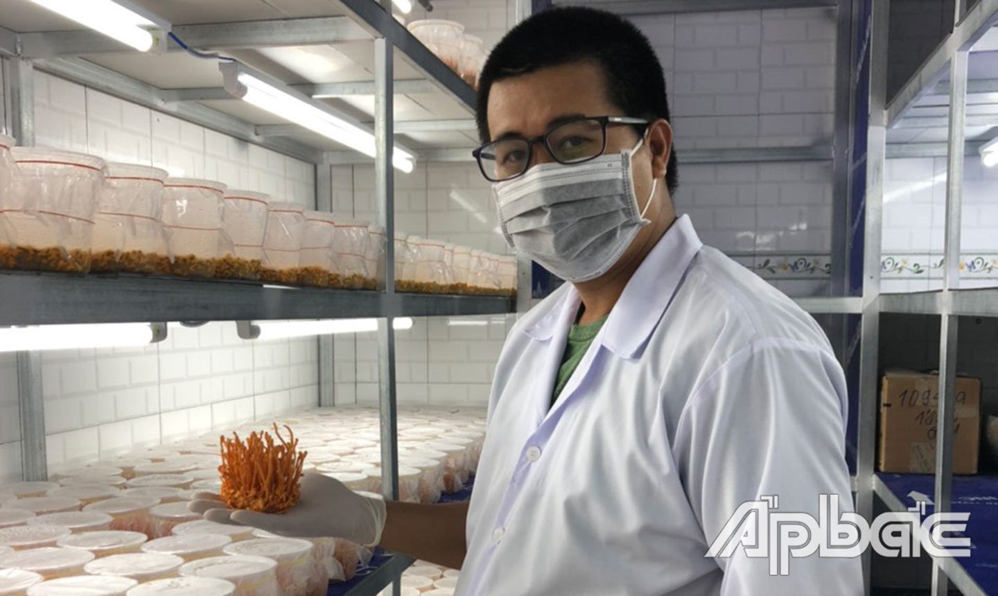 Anh Lê Minh Trường không ngừng nghiên cứu để đưa sản phẩm OCOP đông trùng hạ thảo chất lượng tốt nhất đến người tiêu dùng.