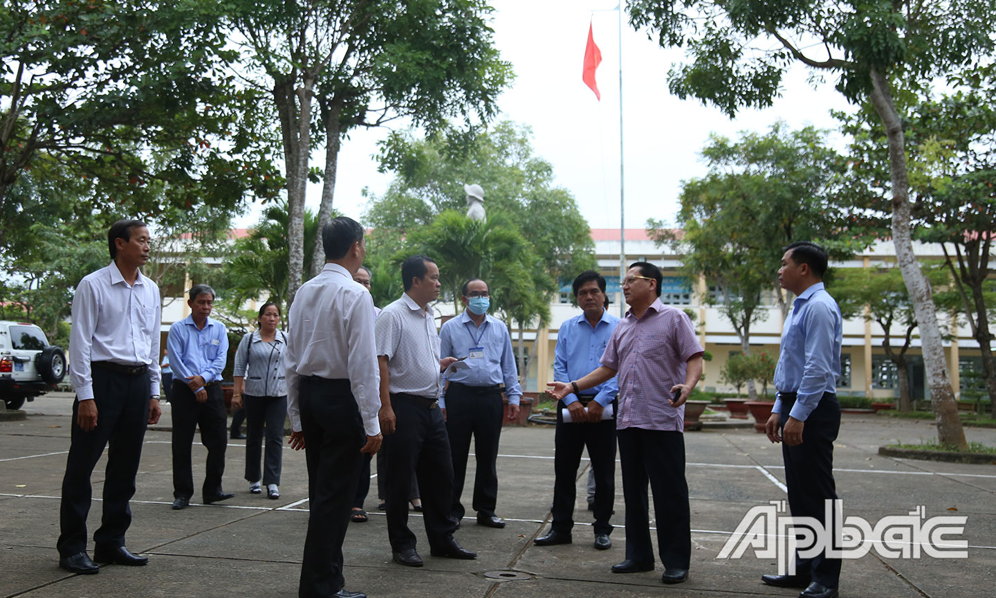 Tại trường Phan Việt Thống.