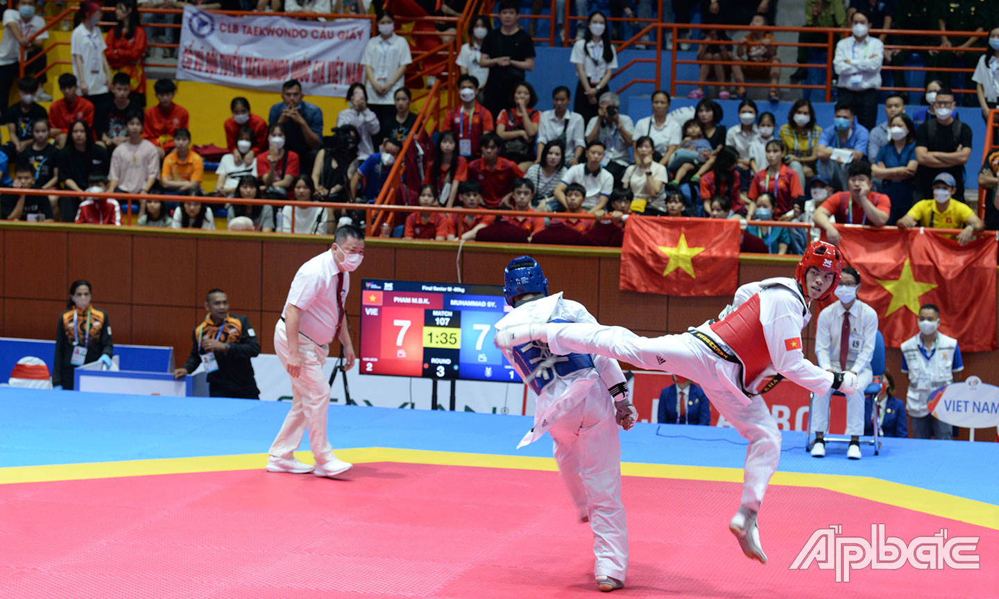 Phạm Minh Bảo Kha (giáp đỏ, bộ môn Taekwondo) là một trong những VĐV có khả năng tranh chấp  Huy chương Vàng của Đoàn Thể thao Tiền Giang ở Đại hội sắp tới.