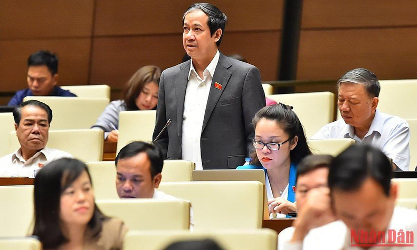 Bộ trưởng Giáo dục và Đào tạo Nguyễn Kim Sơn giải trình một số vấn đề đại biểu Quốc hội quan tâm. (Ảnh: THỦY NGUYÊN)