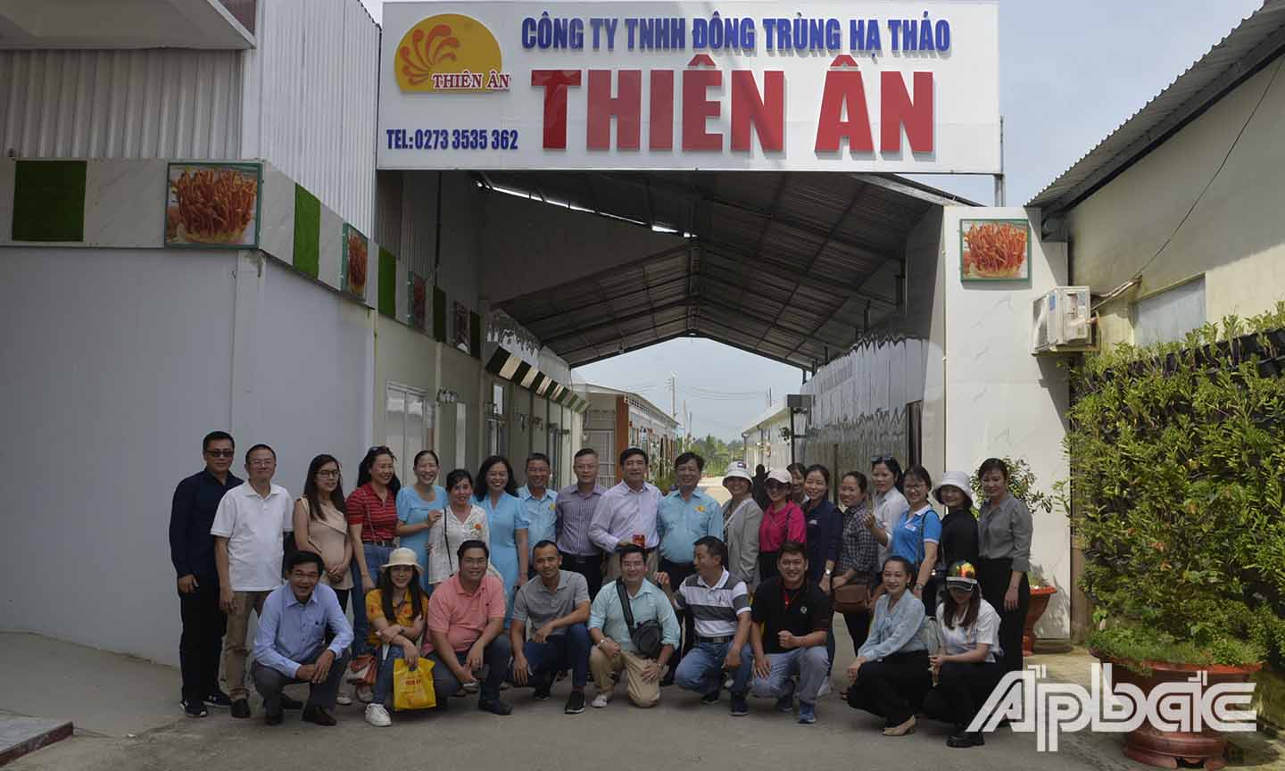 Đoàn tới tham quan tại Công ty TNHH Đông Trùng Hạ Thảo Thiên Ân.