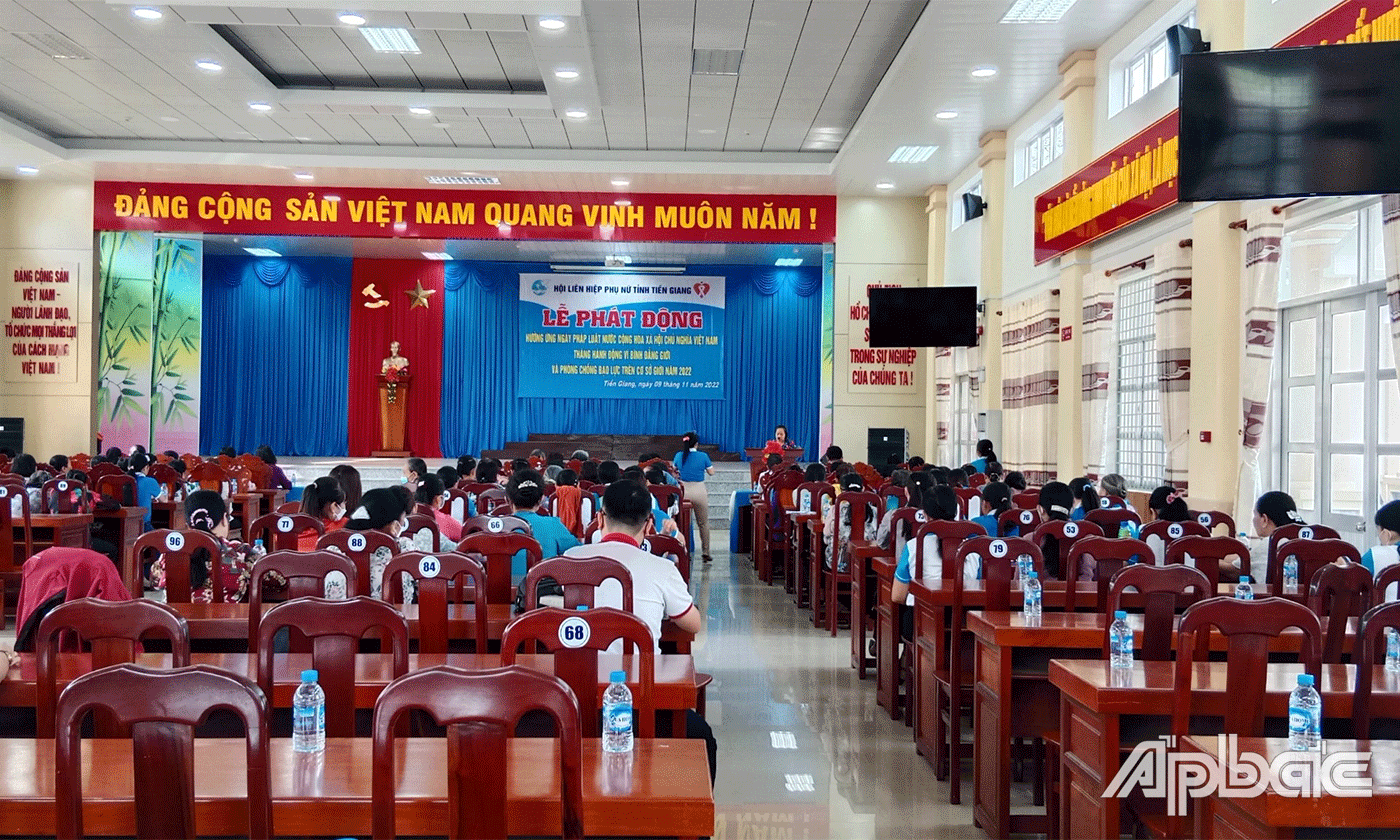 Quang cảnh lễ phát động.