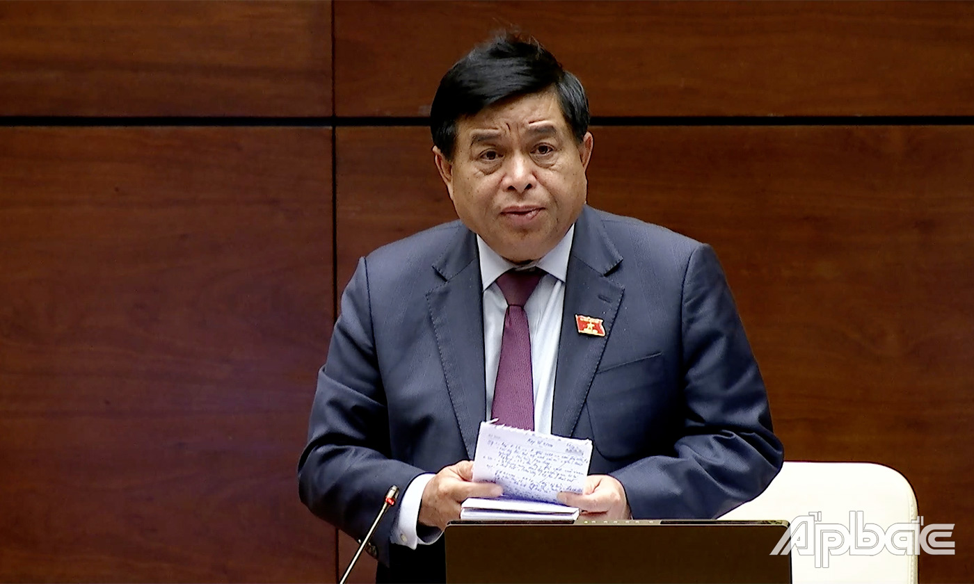 Bộ trưởng Bộ Kế hoạch và đầu tư Nguyễn Chí Dũng giải trình, làm rõ một số nội dung đại biểu quan tâm