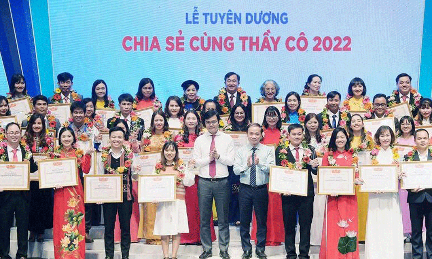 Programme honours 68 outstanding teachers nationwide (Photo: hanoimoi.com.vn).