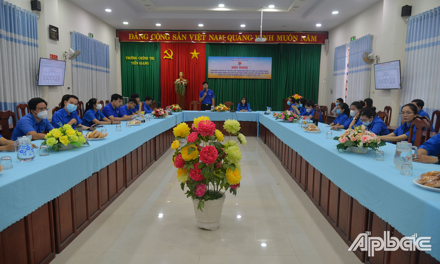 ĐVTN tham gia trao đổi, thảo luận tại các buổi sinh hoạt CLB Lý luận trẻ