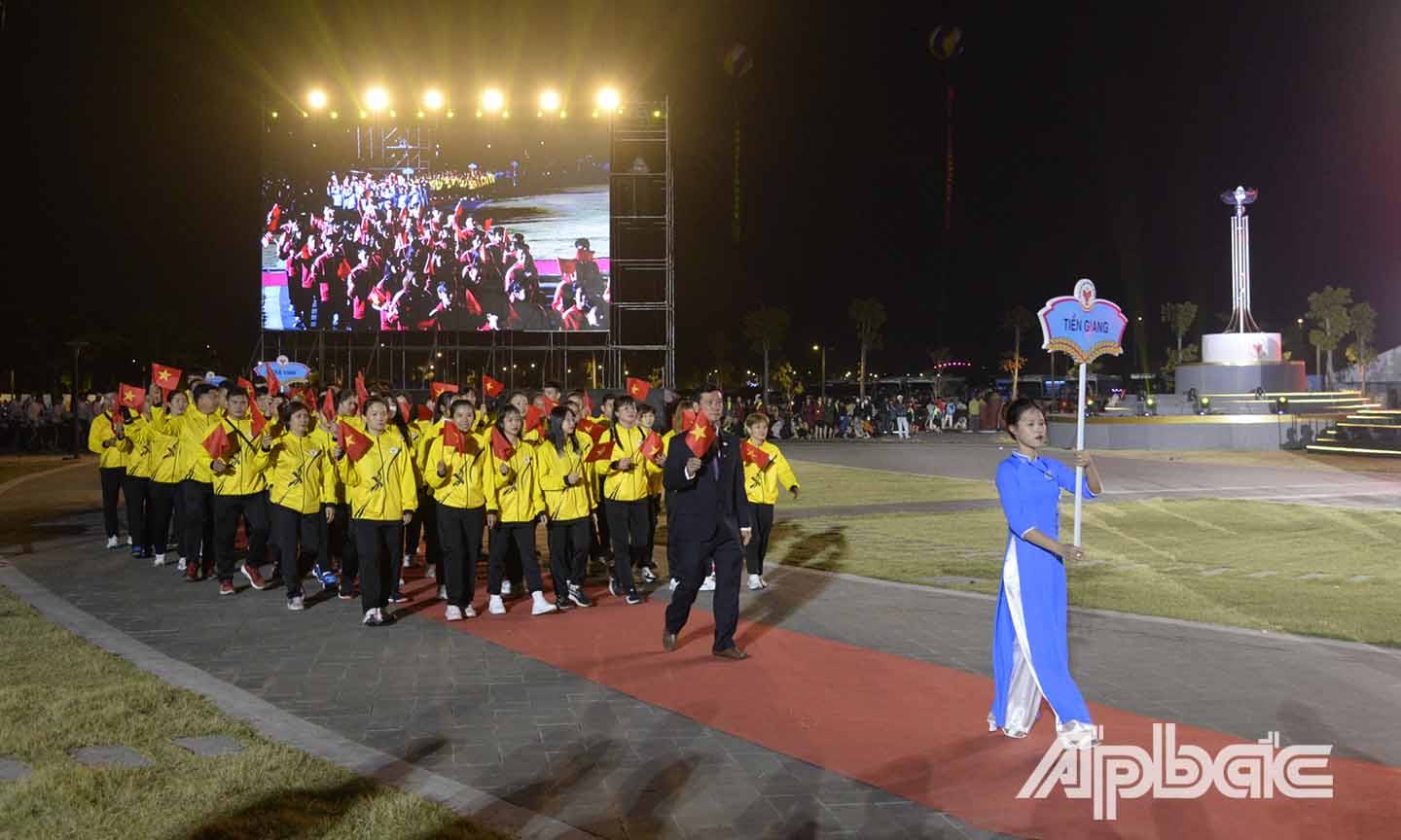 Đoàn Thể thao Tiền Giang diễu hành tại Lễ Khai mạc.