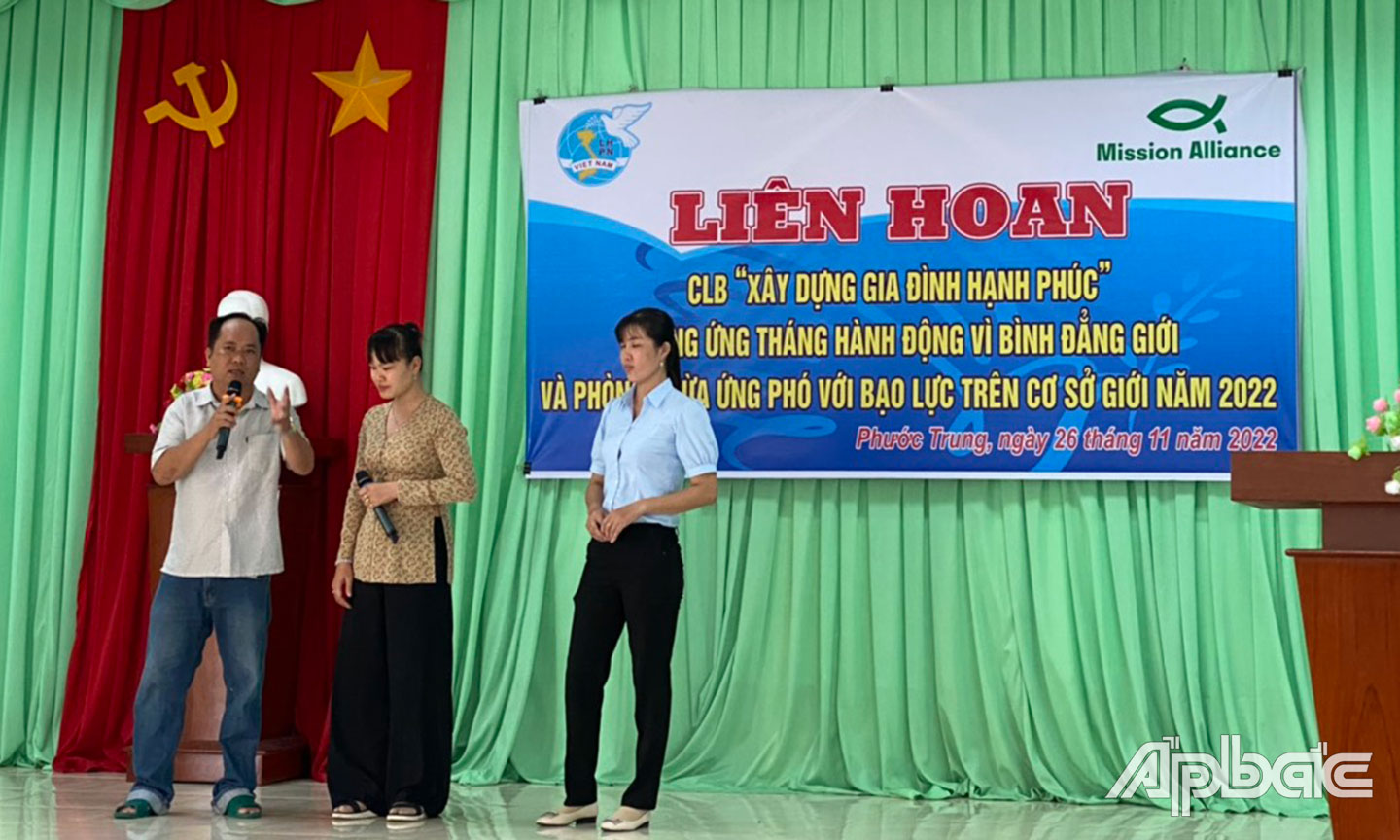 Hội LHPN huyện Gò Công Đông tổ chức liên hoan tuyên truyền về bình đẳng giới, phòng, chống bạo lực gia đình, xây dựng gia đình hạnh phúc.