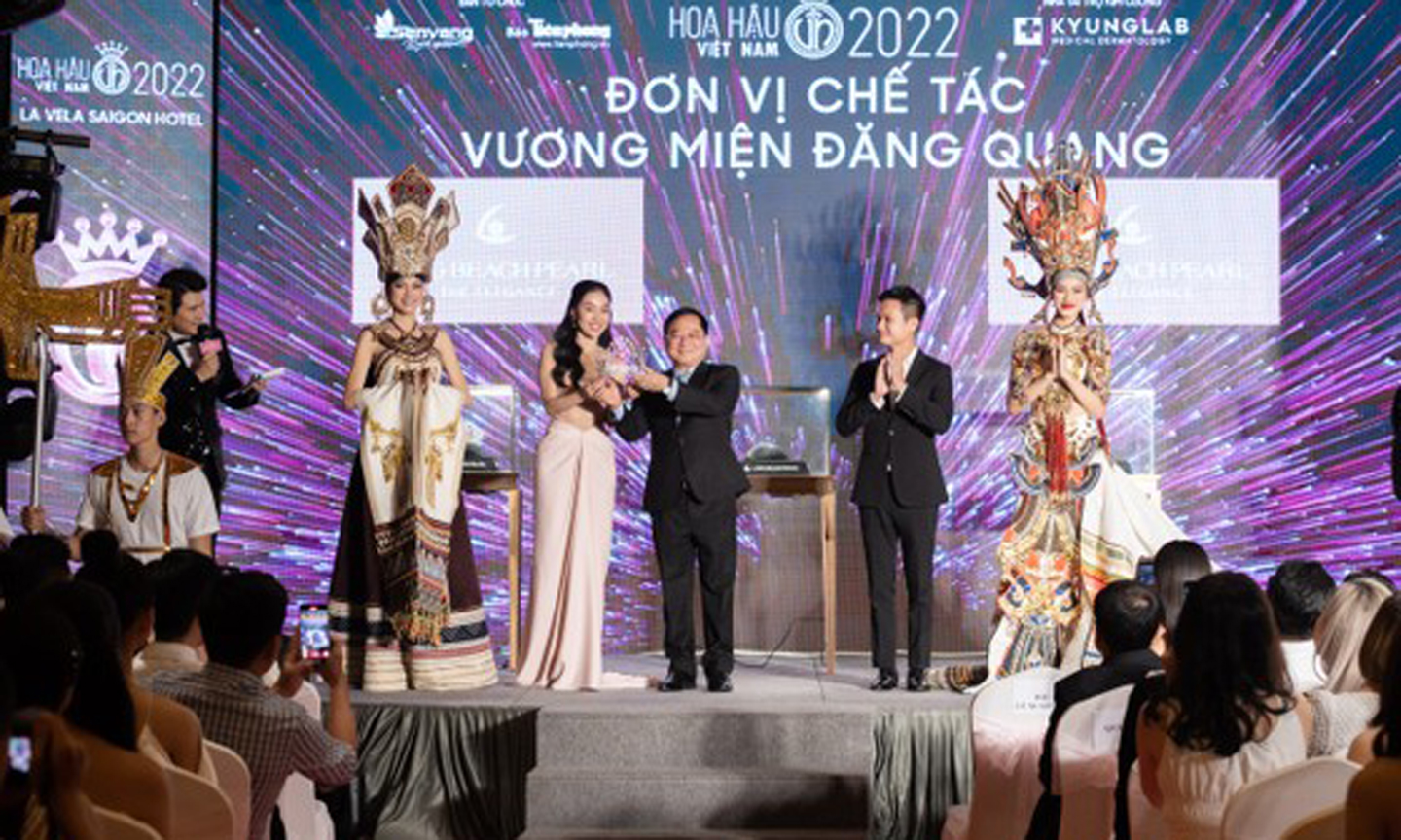 Công bố vật phẩm đăng quang Hoa hậu Việt Nam 2022.