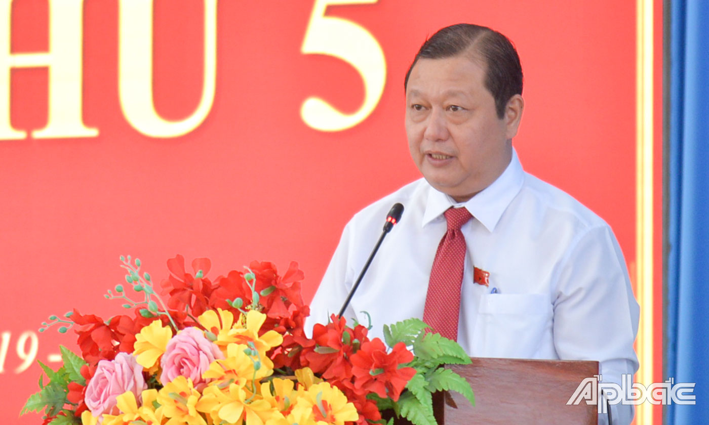 Đồng chí Phan Phùng Phú phát biểu tại kỳ họp.