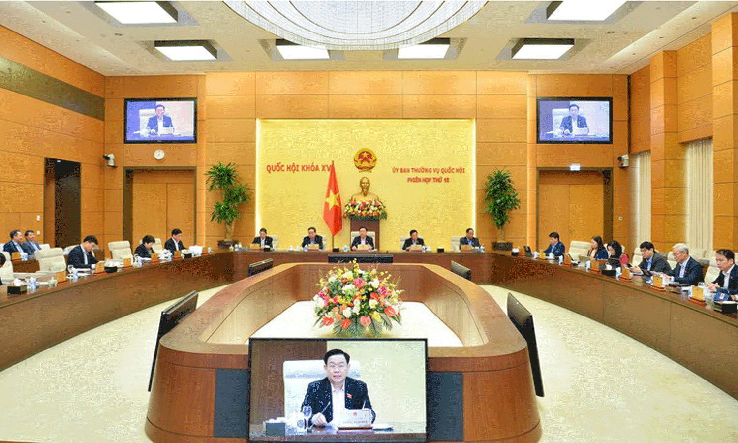 ABO/NDO- The 15th National Assembly (NA)’s second extraordinary session is scheduled to open on January 5 and conclude on January 9, 2023, NA General Secretary and Chairman of the NA Office Bui Van Cuong said at the 18th meeting of the NA Steering Committee in Hanoi on December 21.