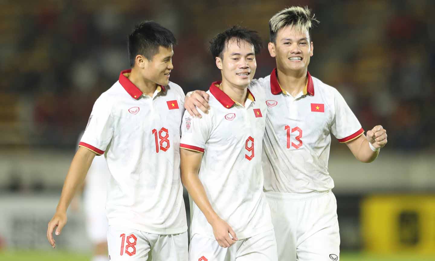 Văn Toàn (số 9) dù ghi 1 bàn thắng nhưng cũng bỏ lỡ một cơ hội mười mươi trong trận đấu với Lào. Ảnh: Vietnamnet.vn