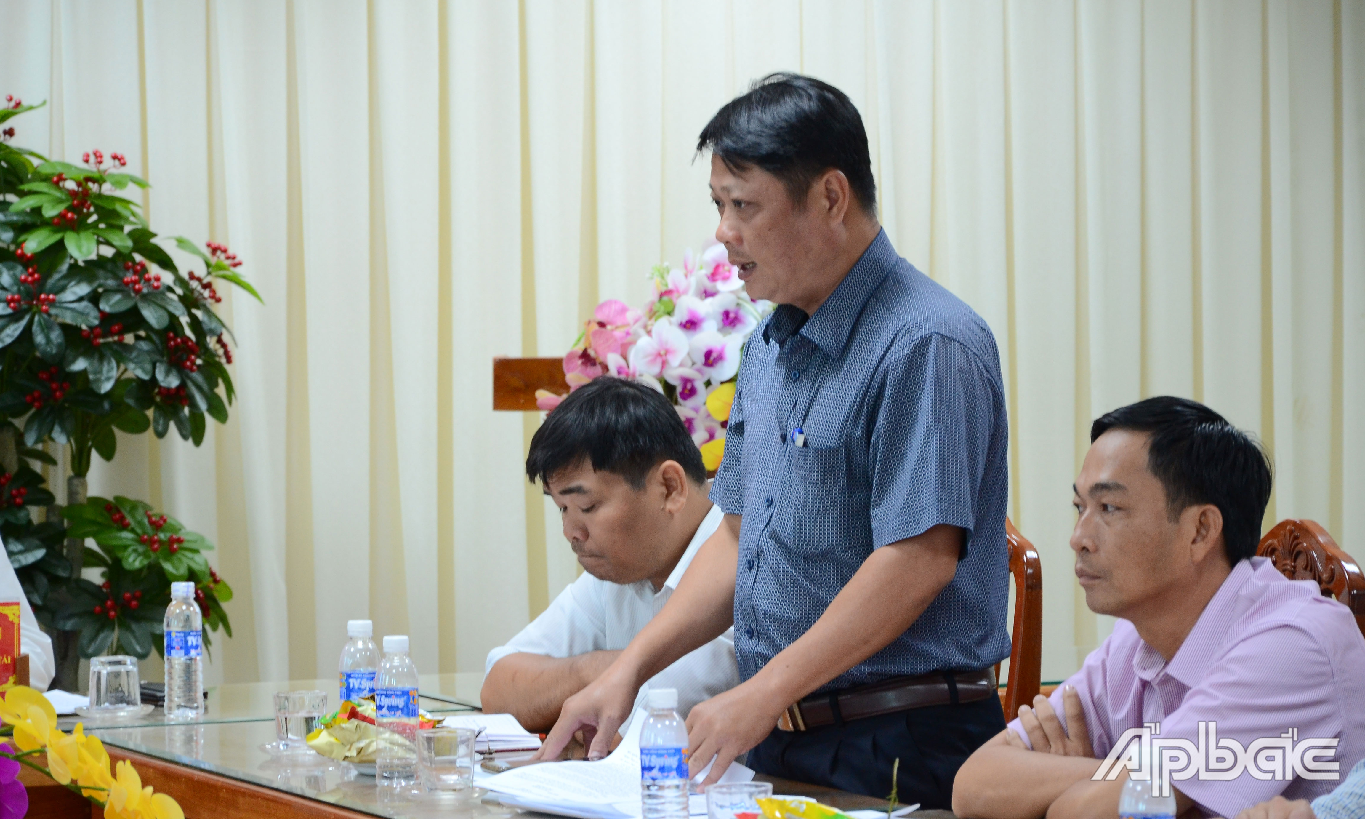 Lãnh đạo Phòng Kinh tế - Hạ tầng huyện Châu Thành phát biểu ý kiến.