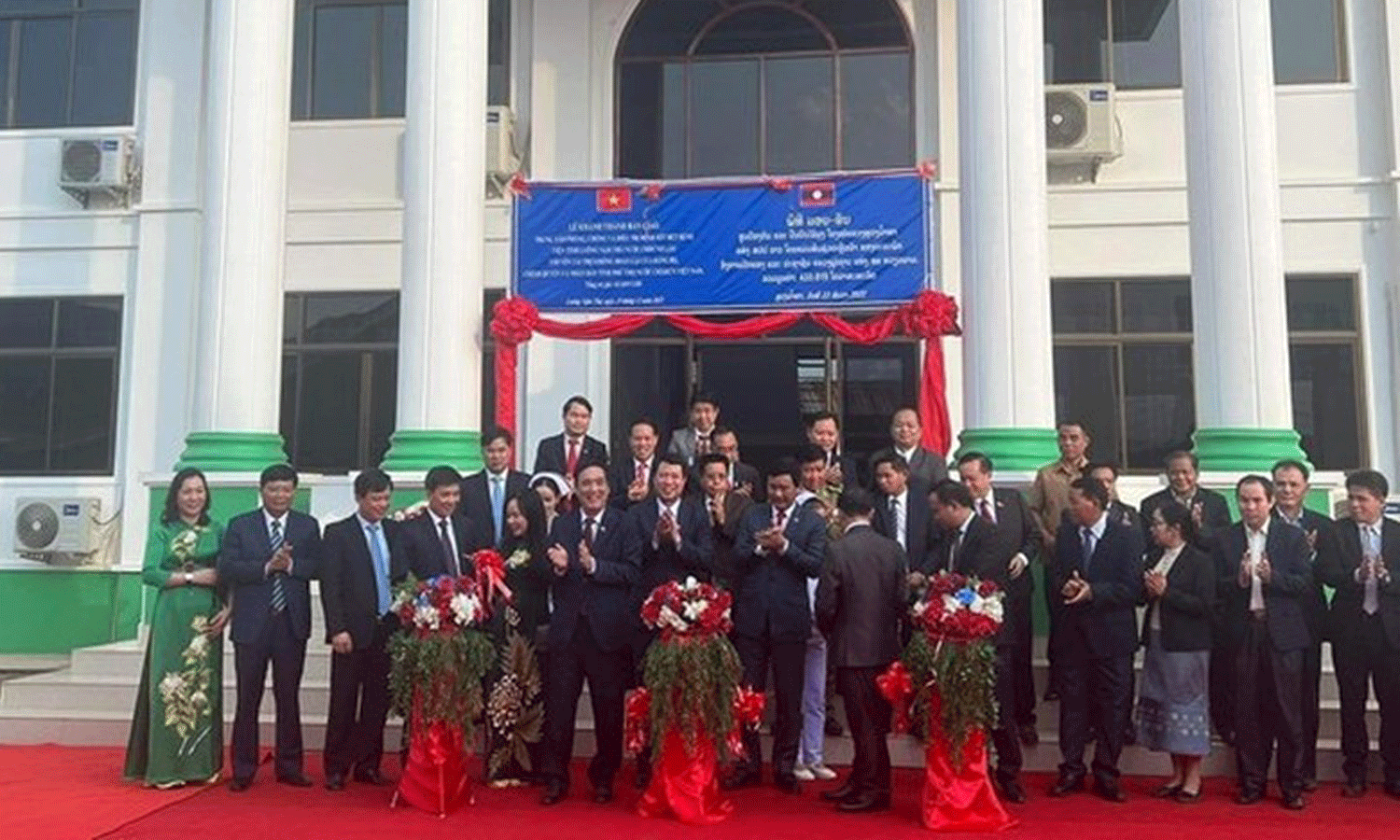 The handover ceremony in Luang Namtha province on December 23 (Photo: VNA)