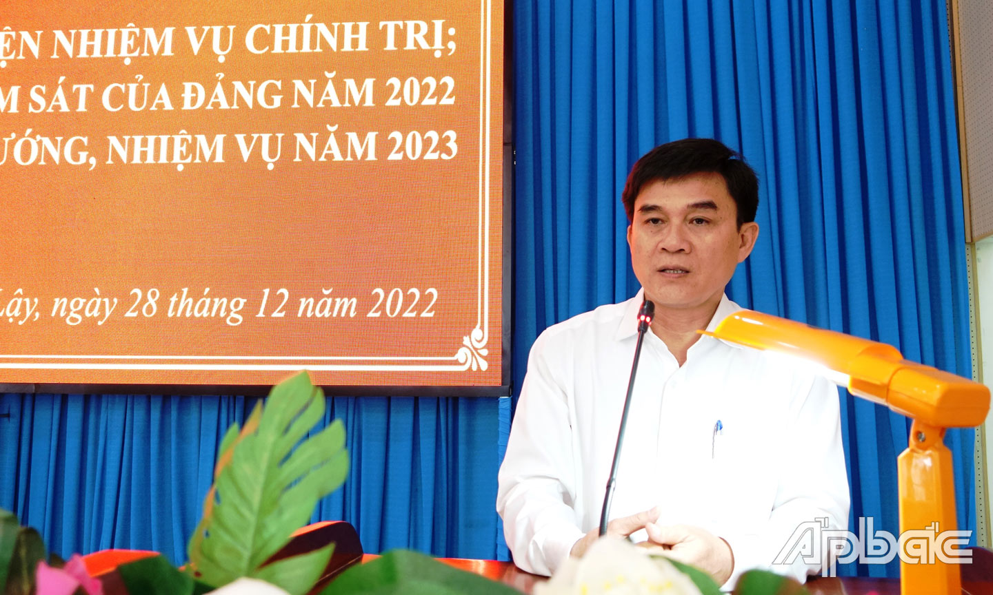 Ông Nguyễn Văn Mười, Ủy viên Ban Thường vụ Tỉnh ủy, Trưởng Ban Nội chính Tỉnh ủy Tiền Giang phát biểu tại hội nghị.