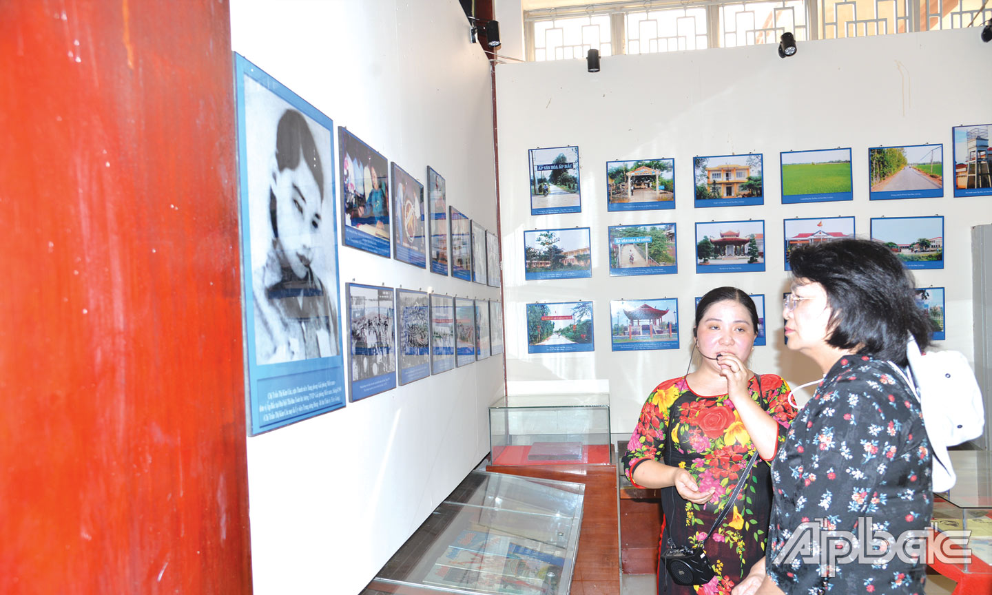 Nguyên Phó Chủ tịch nước Đặng Thị Ngọc Thịnh trong một lần đến thăm Nhà trưng bày  Chiến thắng Ấp Bắc tại Khu Di tích Chiến thắng Ấp Bắc, xã Tân Phú, TX. Cai Lậy.    Ảnh: Văn Thảo