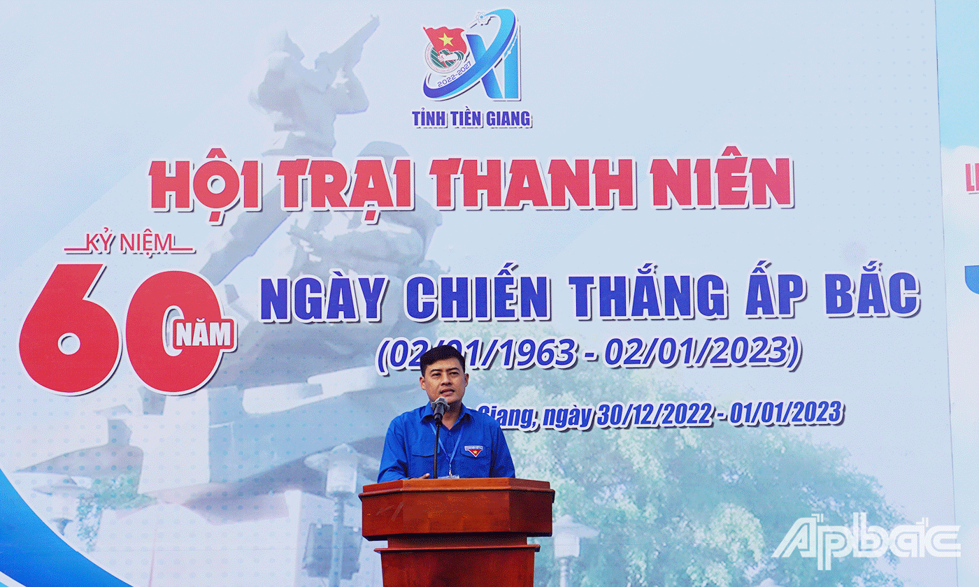 Đồng chí Nguyễn Quang Minh Bí thư Tỉnh đoàn Tiền Giang phát biểu tại lễ khai mạc hội trại thanh niên