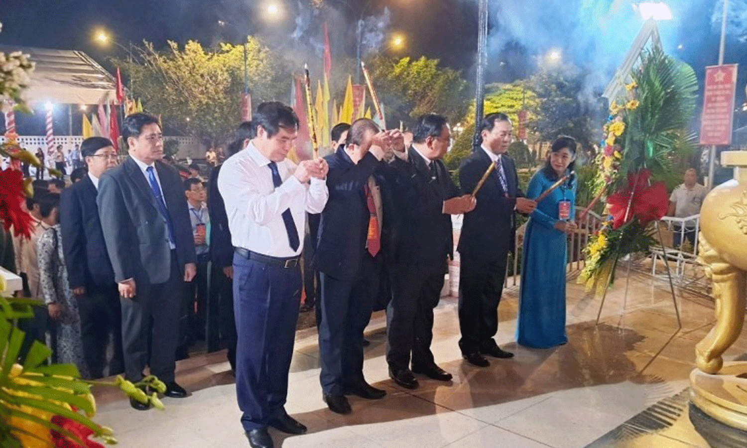 Leaders of Tien Giang Province offer incense and laid wreath at the monument of three soldiers at Ap Bac Victory relic site in Tan Phu Commune, Cai Lay Township, Tien Giang Province.