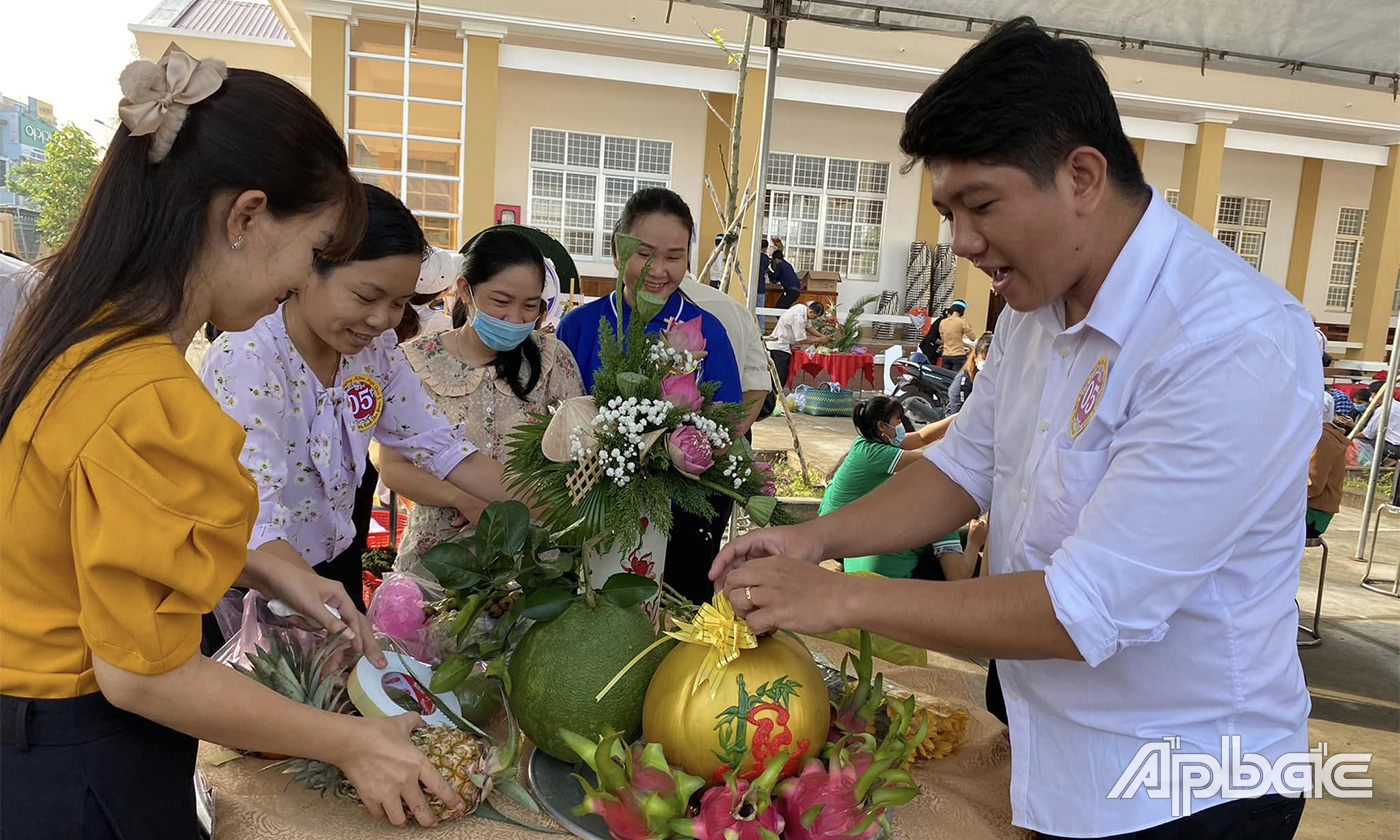 Các đội trang trí mầm ngủ quả