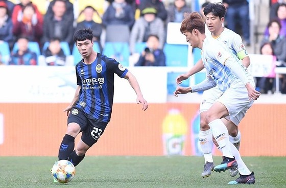 Công Phượng lúc còn đá cho Incheon United (Hàn Quốc).