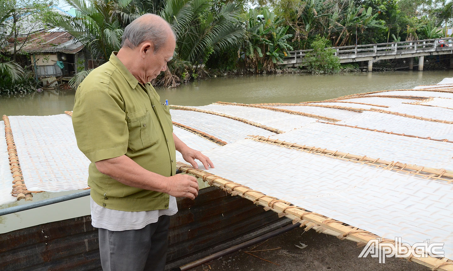 Sản xuất hủ tiếu mùa tết tại Làng nghề Bánh, bún, hủ tiếu Mỹ Tho.