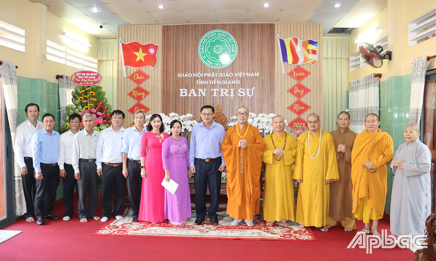 Đoàn đến thăm, tặng quà, chúc tết tại  Ban Trị sự Giáo hội phật giáo Việt Nam tỉnh.
