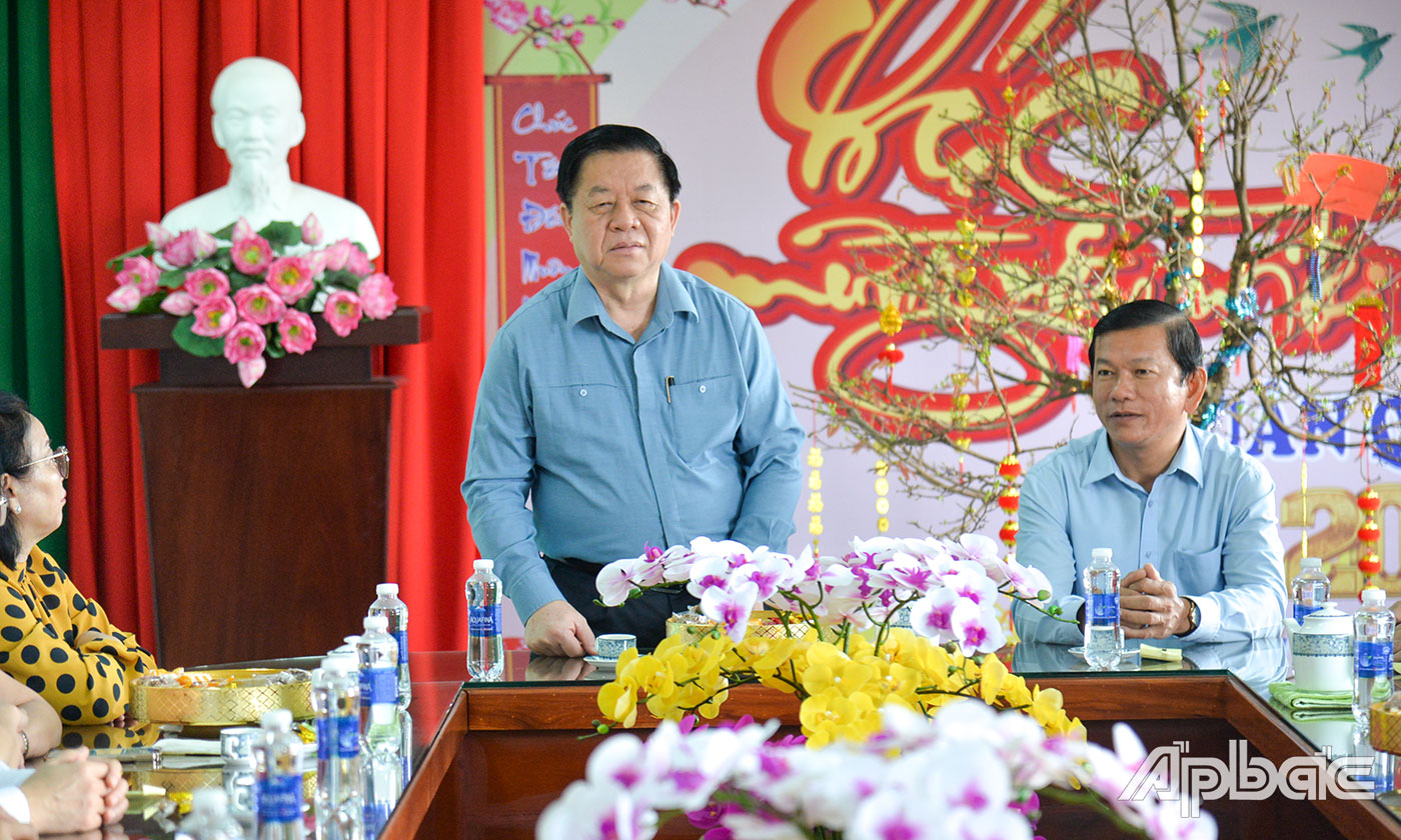 Đồng chí Thượng tướng Nguyễn Trọng Nghĩa biểu dương, chúc mừng và đánh giá cao những kết quả nổi bật Đảng bộ, chính quyền và toàn thể nhân dân huyện Tân Phú Đông.