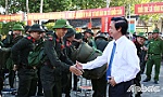Bí thư Tỉnh ủy Tiền Giang Nguyễn Văn Danh đến dự Lễ giao, nhận quân tại huyện Châu Thành