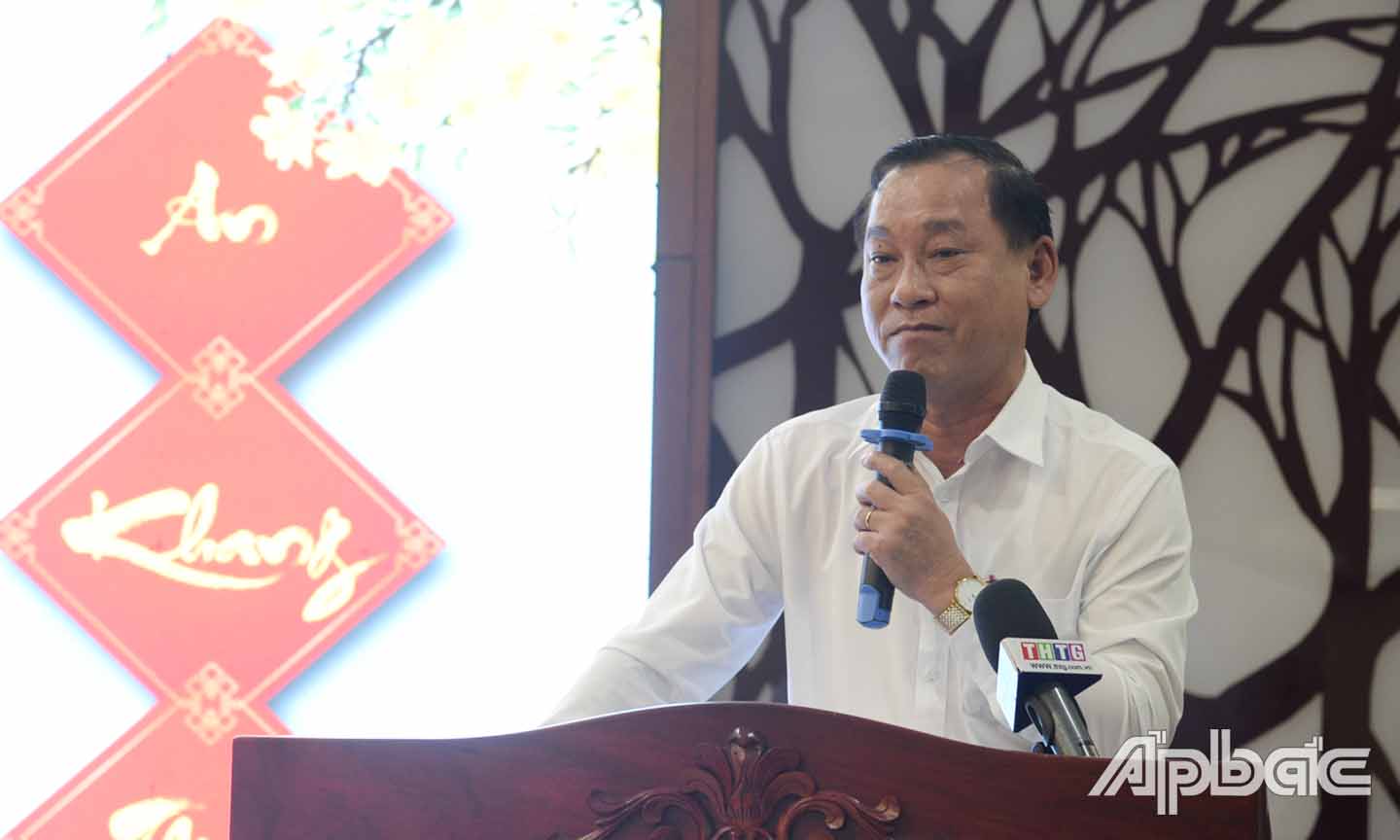 Đồng chí Nguyễn Văn Vĩnh phát biểu tại buổi họp mặt.