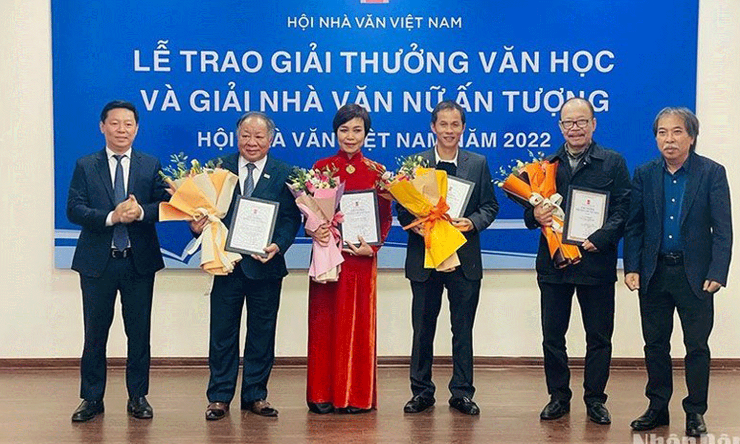 Winners of the 2022 Literature Awards honoured (Photo: NDO).