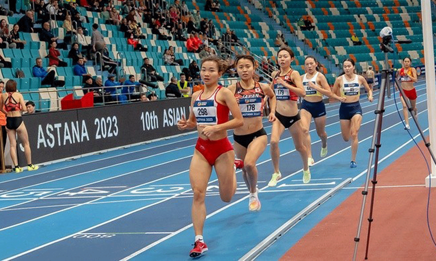 Nguyen Thi Oanh secures the medal gold in the women’s 1,500-metre event. (Photo: VNA).