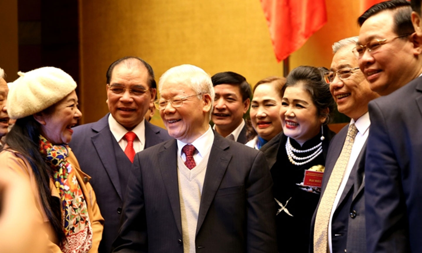 Tổng Bí thư Nguyễn Phú Trọng cùng các vị lãnh đạo, nguyên lãnh đạo Đảng, Nhà nước và  các đại biểu dự Hội nghị Văn hóa toàn quốc triển khai thực hiện Nghị quyết Đại hội đại biểu  toàn quốc lần thứ XIII của Đảng. 