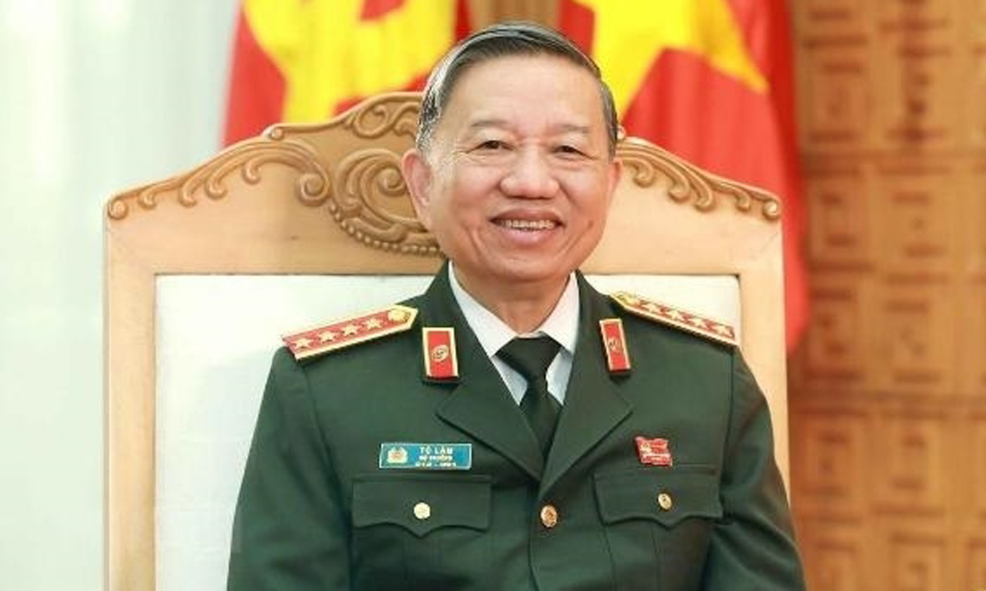 Đại tướng Tô Lâm, Bộ trưởng Bộ Công an đã có thư khen Công an tỉnh Tiền Giang phối hợp với 3 cục nghiệp vụ của Bộ Công an triệt phá chuyên án lợi dụng danh nghĩa Công ty Luật TNHH Pháp Việt để đòi nợ thuê cho các ngân hàng, công ty tài chính. Ảnh: BCA. 