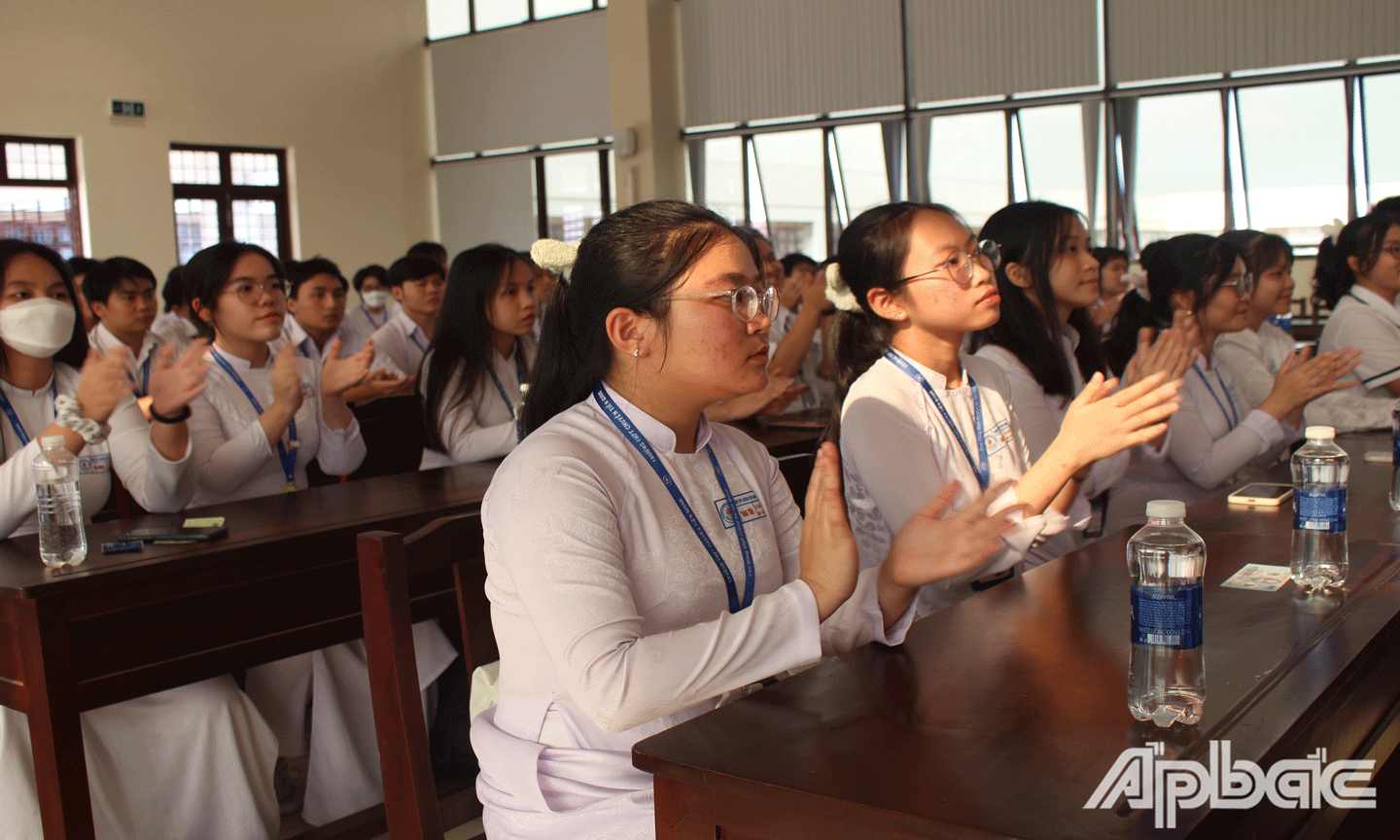 Thí sinh tham dự kỳ thi. 