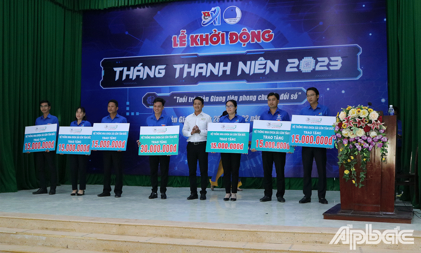 Công ty TNHH Nha Khoa Sài Gòn Tâm Đức trao tặng 120 triệu đồng hỗ trợ Tỉnh Đoàn