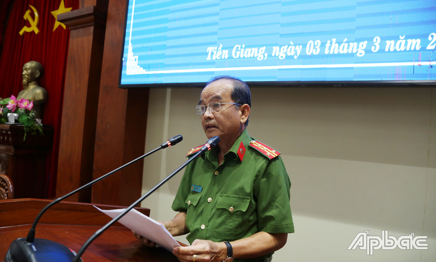 Đại tá Nguyễn Văn Tảo, Phó Giám đốc Công an tỉnh Tiền Giang phát biểu tại hội nghị.