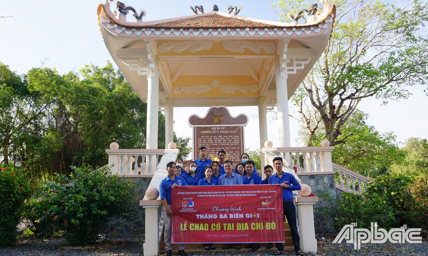 Hội LHTN Việt Nam tỉnh Tiền Giang tổ chức Lễ chào cờ tại địa chỉ đỏ (Lũy Pháo đài) xã Phú Tân